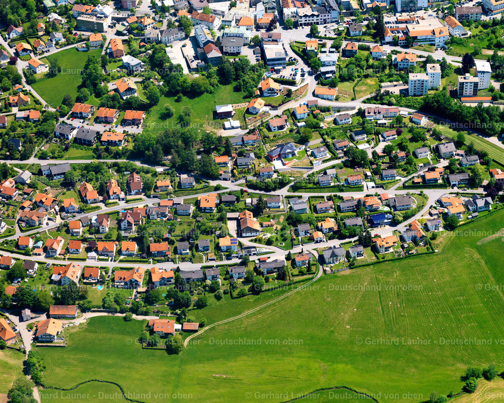2724089 | WALDKIRCHEN 19.05.2007 Wohngebiet einer Einfamilienhaus- Siedlung  in Waldkirchen im Bundesland Bayern, Deutschland // Single-family residential area of settlement  in Waldkirchen in the state Bavaria, Germany Foto: Gerhard Launer