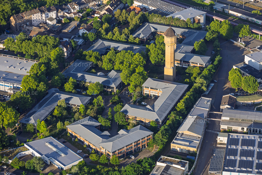 Luftbild: The Plant High-Tech-Park Mannheim und Carlo Schmid Schule Mannheim mit Historischem Wasserturm Firma Schildkröt im Ortsteil Neckarau in Mannheim im Bundesland Baden-Württemberg in Deutschland. – Foto: IMG_157402.jpg vom 18.06.2026 durch Werner Riehm/FLY-FOTO.de – Auflösung des Originals: 6000 x 4000 px – B\xc3\xbcrofl\xc3\xa4che | Fl\xc3\xa4chenangebote | Gewerbefl\xc3\xa4che | Makler | Servicegebiete - Mannheim – Carlo Schmid Schule Mannheim!