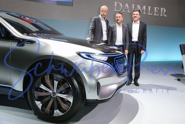 020217Ho058 | v.l. Dieter Zetsche (Vorstandsvorsitzender), Bodo Uebber, Wolfgang Bernhard
 / Jahrespressekonferenz der Daimler AG, Germany, Carl Benz Center, Stuttgart, 20170202