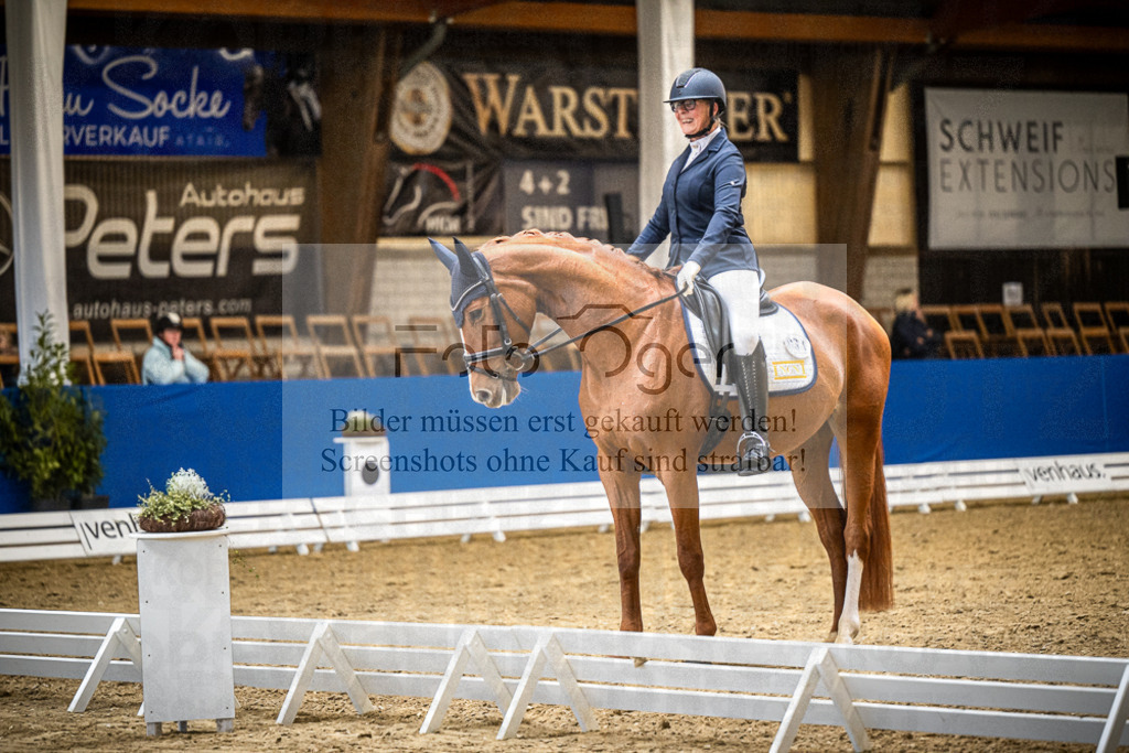 DOS_1992 | Entdecke hochwertige Reitturnierfotos von Foto Oger. Professionell, emotional und authentisch – jetzt Lieblingsmomente im Shop bestellen.Deutschlandweite Turnierfotografie. - Realisiert mit Pictrs.com