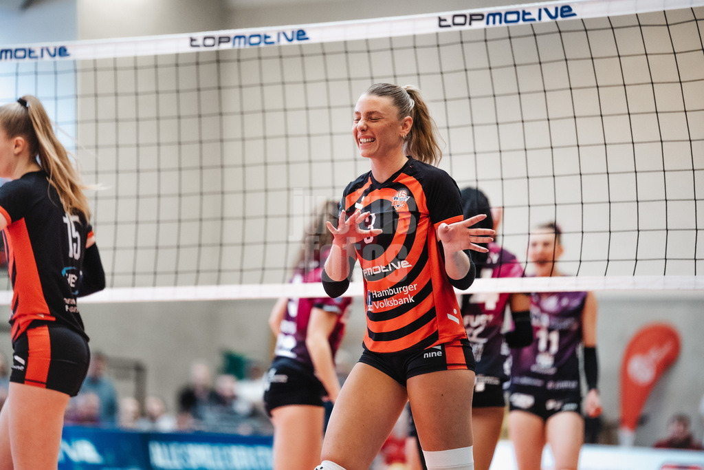 Volleyball | Frauen | Saison 2025/2026 | Volleyball Bundesliga | ETV Hamburger Volksbank Volleys vs. Schwarz-Weiß Erfurt | 15.02.2026 | Lina Köster (#3, ETV Hamburger Volksbank Volleys) ärgert sich