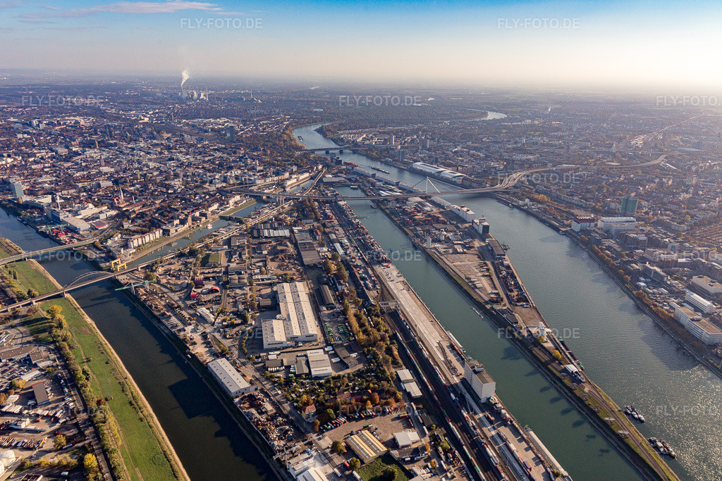Luftbild: Mannheimer Hafen im Ortsteil Innenstadt in Mannheim im Bundesland Baden-Württemberg in Deutschland. Foto: IMG_095493.jpg vom 30.10.2016 durch Werner Riehm/FLY-FOTO.de