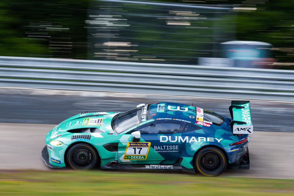 Nürburgring Langstrecken Serie (NLS) | 02.08.2024 Nürburgring Langstrecken Serie (NLS), Nürburgring,Deutschland, Bild: #17 PROsport Racing, Maxime Dumarey, Simon Balcaen, Marek Böckmann im Aston Martin Vantage GT3 SP9Foto: Robin Huth 2024 - Realisiert mit Pictrs.com