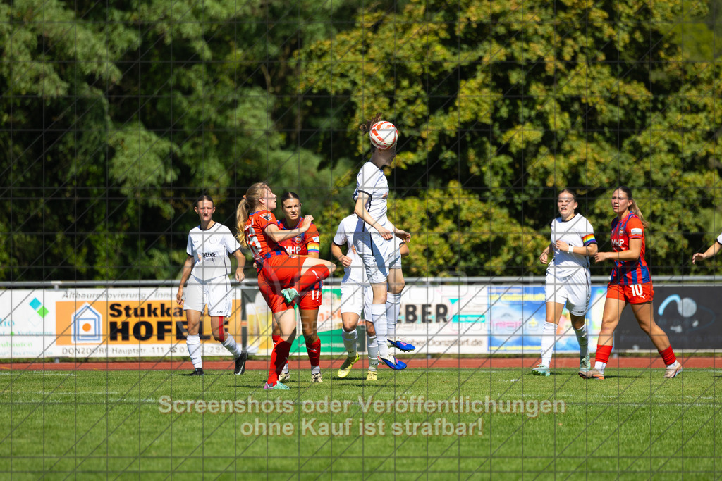 20260906_114942_0053_(c)_by_PhotoPeet | #,1.FC Donzdorf (weiß) vs. 1.FC Heidenheim 1846 (rot), Fußball, Frauen-Verbandspokal Gruppe 2, 2. Runde, Saison 2026/2027, Rasenplatz Lautertal Stadion, Süßener Straße 16, 73072 Donzdorf, 06.09.2026 - 11:00 Uhr,Foto: PhotoPeet / Sport- &amp; Eventfotografie / Peter Harich