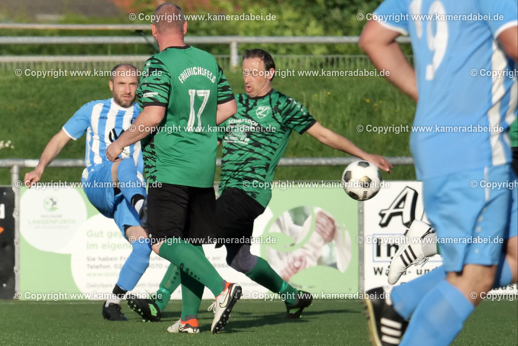 Fußball Kreispokal 25/26 Ü 32 : Spiel um Platz 3 : SV 08/29 Friedrichsfeld - SV Ringenberg AH  2 : 1 | Fußball Kreispokal 25/26 Ü 32 : Spiel um Platz 3 : SV 08/29 Friedrichsfeld - SV Ringenberg AH  2 : 1Spielort : Voerde Friedrichsfeld - Realisiert mit Pictrs.com