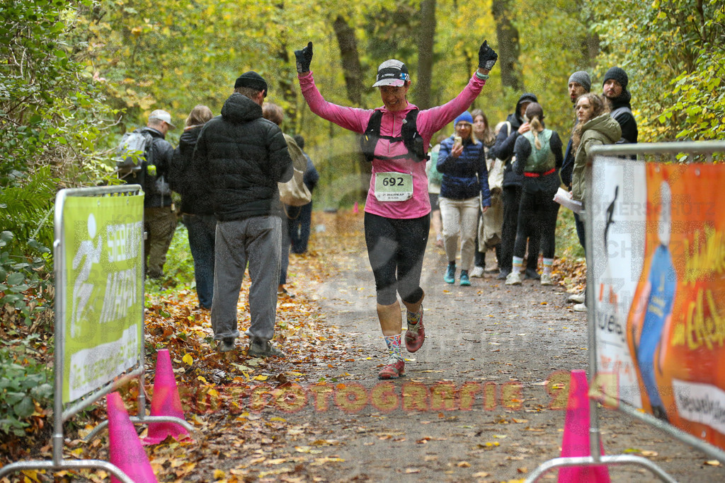 251026_1333_EX1_3637 | Sportfotografie im Rhein-Sieg Kreis, Köln, Bonn, NRW, Rheinland Pfalz, Hessen, etc. Unser Tätigkeitsfeld umfasst den Laufsport vom Volkslauf über den Marathon, Duathlon, Triathon bis zum Ultralauf wie Kölnpfad Ultra oder Schindertrail.