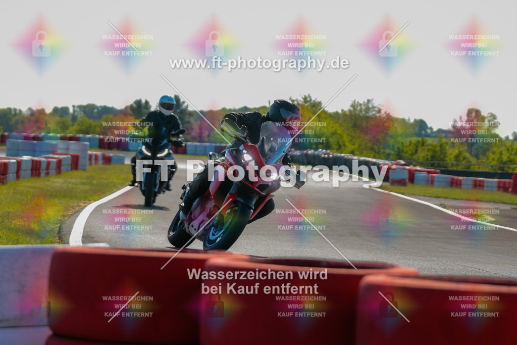 Moto-TeamOBK-21266 | Hier findet Ihr Bilder von Touristenfahrten auf der Nürburgring Nordschleife oder von anderen Veranstaltungen die ich besucht habe. Viel Spass beim Durch Schauen 