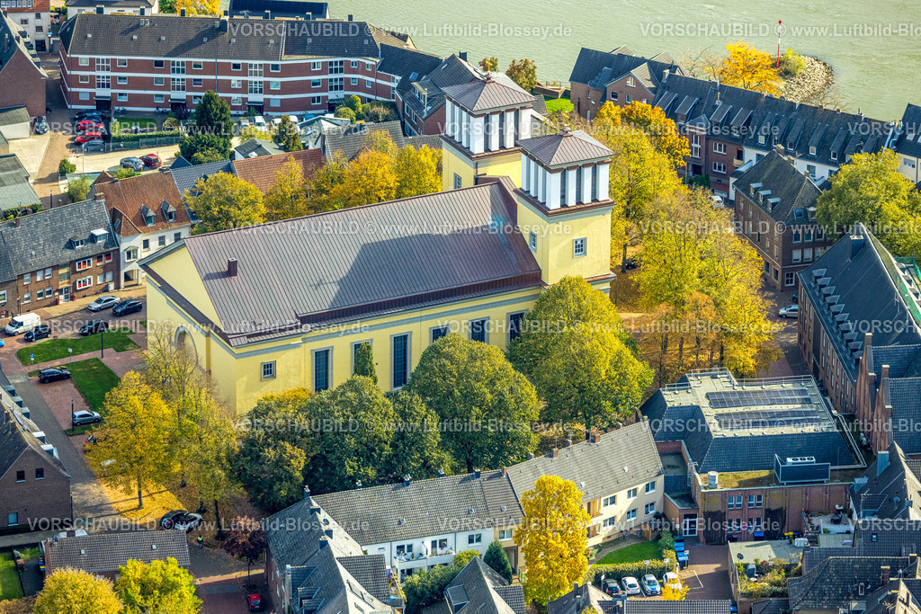 Rees251004803 | Luftbild, kath. Kirche St. Mariä Himmelfahrt, Rees, Niederrhein, Nordrhein-Westfalen, Deutschland