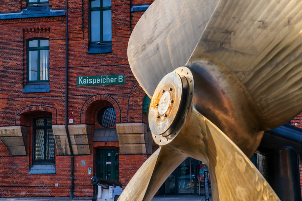 10230820 - Kaispeicher B | Detailaufnahme vom Kaispeicher B in dem sich das Maritime Museum befindet.