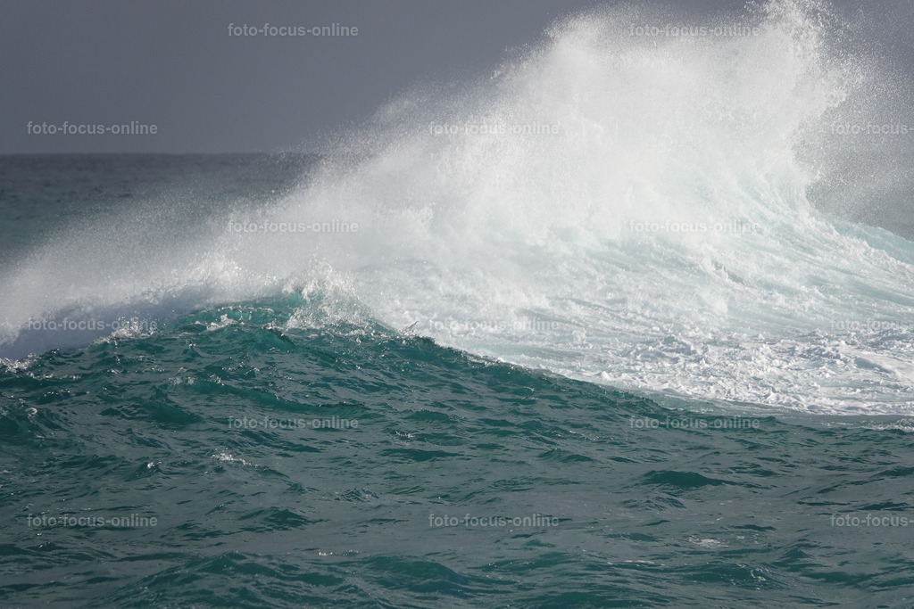 Wild waves | Atlantic breakwater
