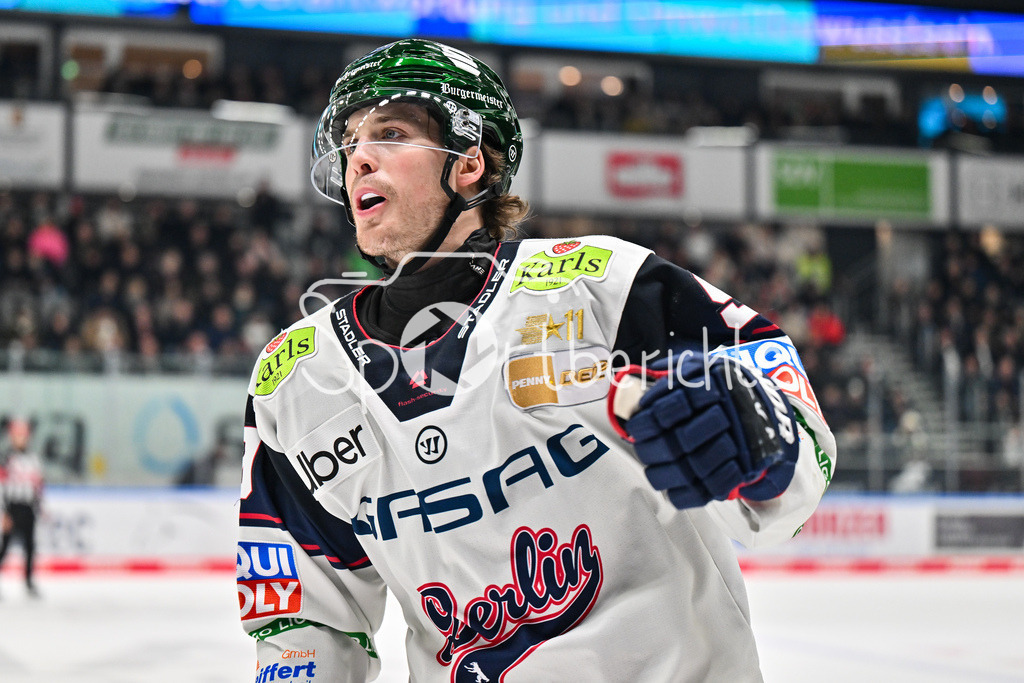 Augsburger Panther - Eisbären Berlin | AUGSBURG, GERMANY - 27. JANUARY: Jubel der Gäste nach dem Treffer zum 0-1 durch Ty RONNING (Eisbären Berlin 9) / Tor / Torschuetze / Freude / Happy während dem Match zwischen den Augsburger Panthern und den Fischtown Pinguins am 43. Spieltag der Penny DEL im Curt Frenzel Stadion