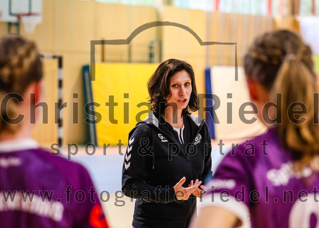 2024-03-23_050_SpVgg_Altenerding_II_gegen_ETSV_09_Landshut | Erding, Deutschland, 23.03.2024:
Handball, Bezirksliga Frauen Altbayern 2023 / 2024, 19. Spieltag, SpVgg Altenerding II gegen ETSV 09 Landshut, Endergebnis: 22:18

Trainerin Grit Kschischow (SpVgg Altenerding)

Foto: Christian Riedel / fotografie-riedel.net