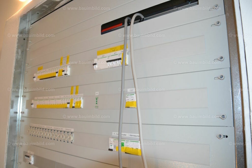 bib-lg17-elektroinstallation-0232 | Nach LV-Leistungsgruppen sortierte Detailfotos über den Bau eines Hauses. Alle Hausbau-Bilder direkt vom Urheber und Autor der Website Haus-Selber-Bauen.com