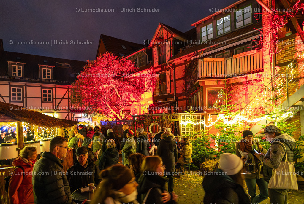 10049-13926 - Advent in den Höfen in Halberstadt | Stockfoto und Bilderpool mit Bildmaterial aus Deutschland, dem Harz, Halberstadt, Quedlinburg, Wernigerode und weltweit. Qualitativ hochwertige und professionelle Fotos anschauen und kaufen. - Realisiert mit Pictrs.com