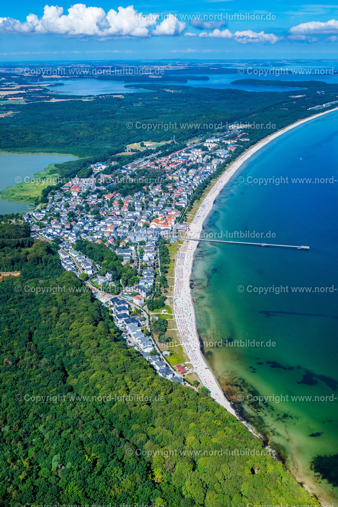Binz_Rügen_ELS_7967100822 | BINZ 10.08.2022 Ortsansicht an der Meeres-Küste der Ostsee in Binz Insel Rügen im Bundesland Mecklenburg-Vorpommern, Deutschland. Weiterführende Informationen bei: Gemeinde Ostseebad Binz. // Townscape on the seacoast of of Baltic Sea in Binz island Ruegen in the state Mecklenburg - Western Pomerania, Germany. Further information at: Gemeinde Ostseebad Binz. Foto: Martin Elsen