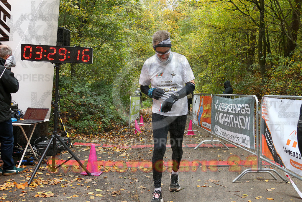251026_1330_EX1_3588 | Sportfotografie im Rhein-Sieg Kreis, Köln, Bonn, NRW, Rheinland Pfalz, Hessen, etc. Unser Tätigkeitsfeld umfasst den Laufsport vom Volkslauf über den Marathon, Duathlon, Triathon bis zum Ultralauf wie Kölnpfad Ultra oder Schindertrail.