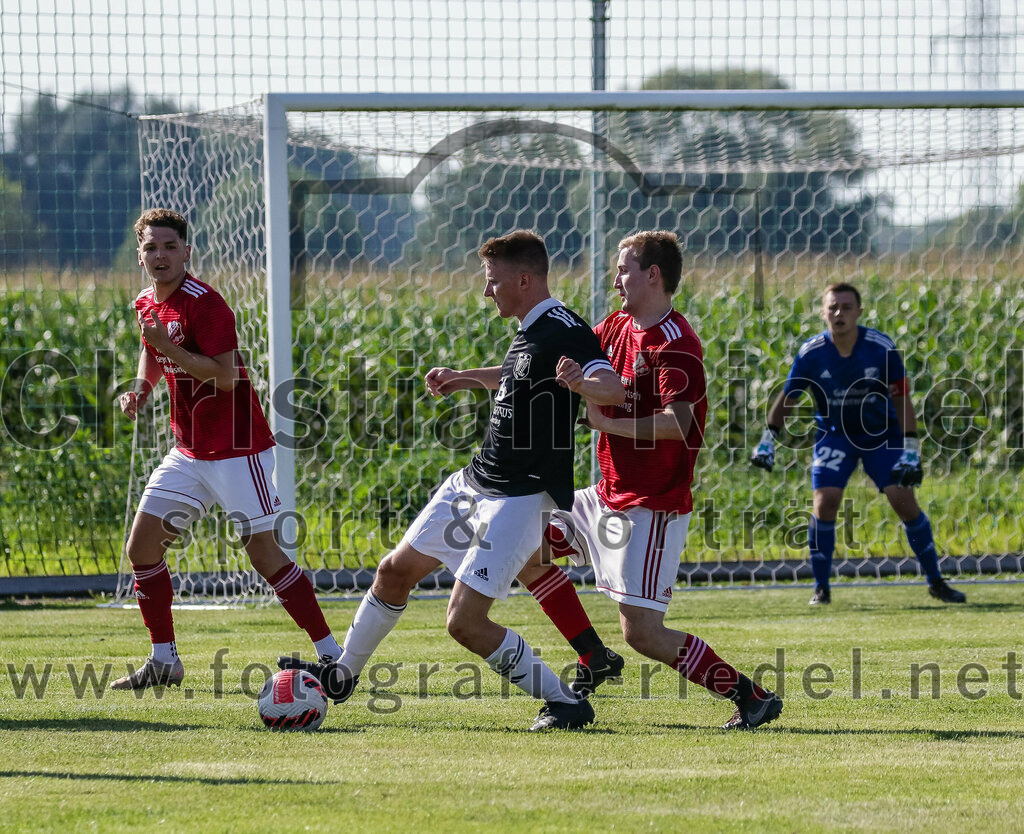 2023-08-20_081_TuS_Oberding_gegen_FC_Finsing_II | Oberding, Deutschland, 20.08.2023:
Fußball, Kreisklasse 2023 / 2024, 3. Spieltag, TuS Oberding gegen FC Finsing II, Endergebnis: 1:1

Dominik Scharnagl (FC Finsing, #11), Felix Loskot (FC Finsing, #6)

Foto: Christian Riedel / fotografie-riedel.net