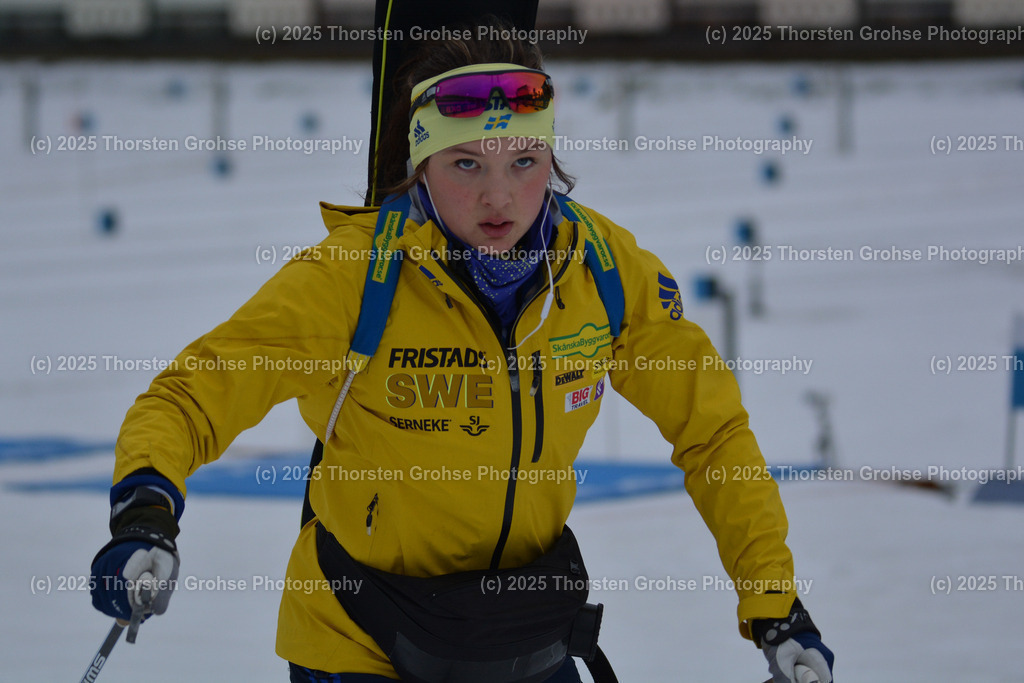 IBU WC Biathlon Oberhof 2018 | PERSSON Linn (SWE) beim Anschiessen vor dem Rennen; IBU WC Biathlon Oberhof 2018, 10 km Verfolgung der Frauen am 06.01.2018 in der DKB Ski Arena in Oberhof, (Deutschland) - Realisiert mit Pictrs.com