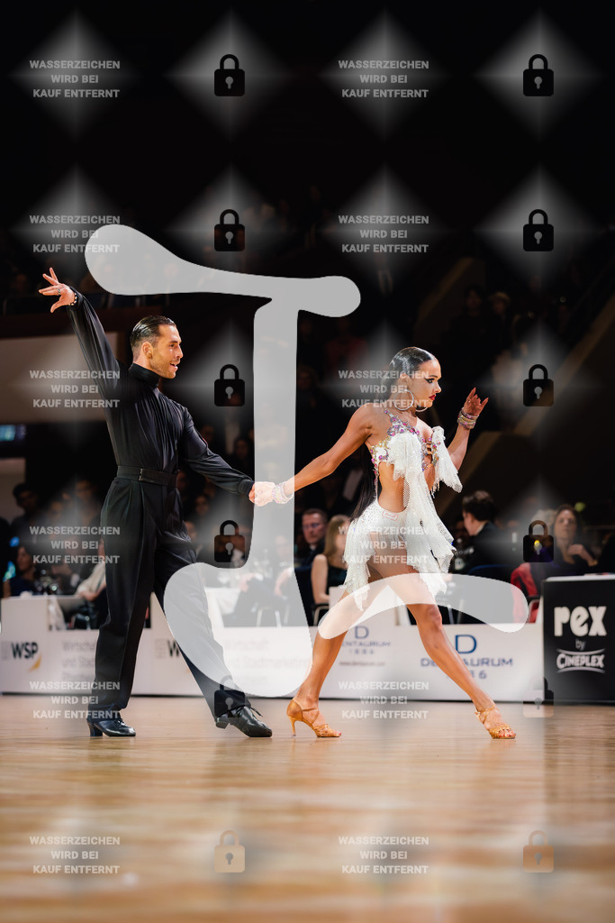 Goldstadtpokal 2025 - WDSF World Open Latin 6th (23) Tomer Zveniatsky _ Elizaveta Pustornakova (Israel)-2025-01-25-2075 | Webshop for digital downloads and prints of dance sport, event & show photographer Julian Link - Realisiert mit Pictrs.com