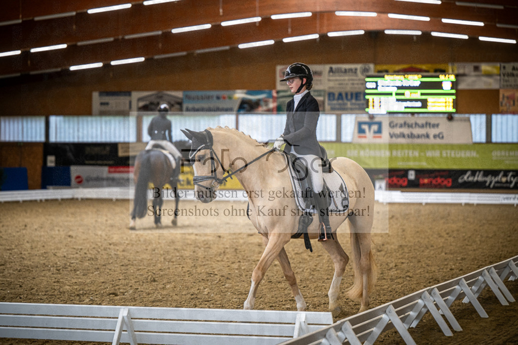 DOS_2648 | Entdecke hochwertige Reitturnierfotos von Foto Oger. Professionell, emotional und authentisch – jetzt Lieblingsmomente im Shop bestellen.Deutschlandweite Turnierfotografie. - Realisiert mit Pictrs.com