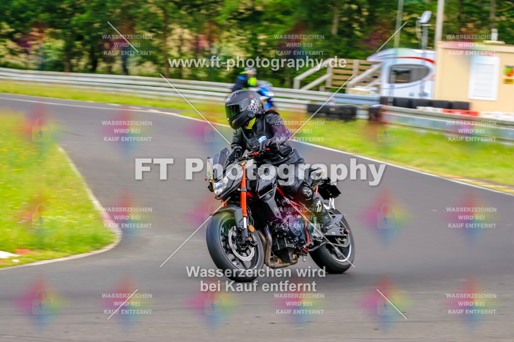 VBK-7613 | Hier findet Ihr Bilder von Touristenfahrten auf der Nürburgring Nordschleife oder von anderen Veranstaltungen die ich besucht habe. Viel Spass beim Durch Schauen 