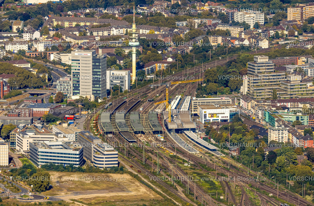 Duisburg241003770 | Luftbild, Hauptbahnhof Hbf Deutsche Bahn AG, Großbaustelle Hauptbahnhof Gleishalle und Vorplatz Ost, Funkturm Deutsche Telekom, Targobank Hochhaus, Dellviertel, Duisburg, Ruhrgebiet, Nordrhein-Westfalen, Deutschland
