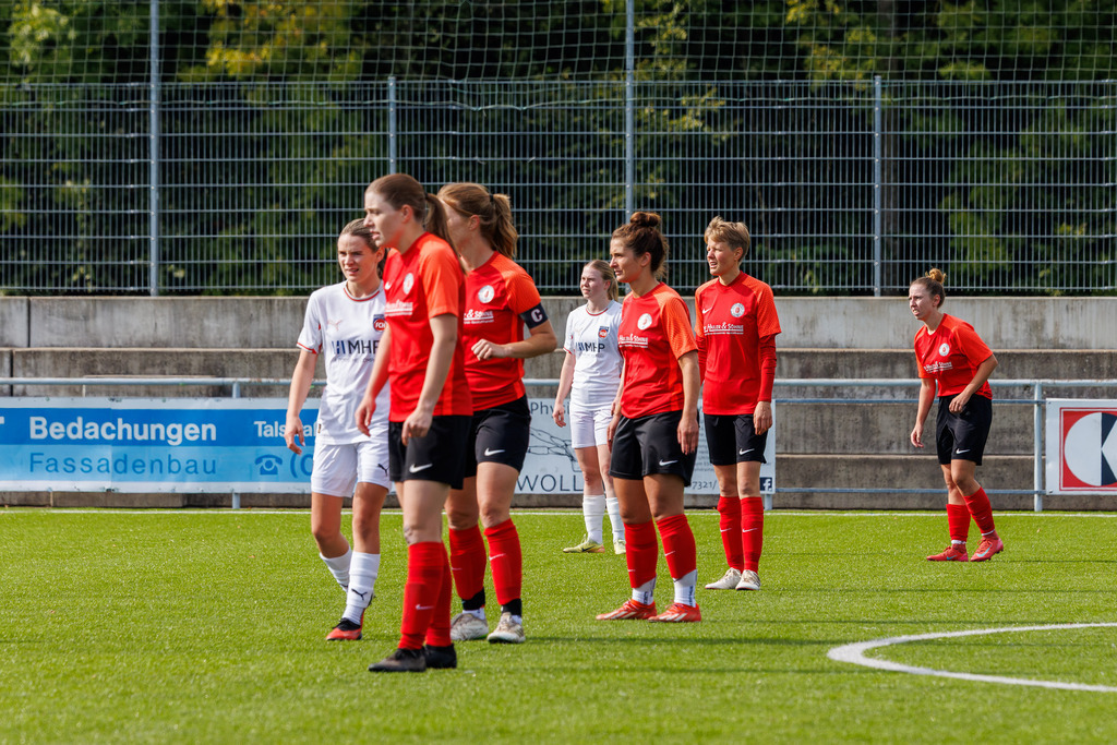 FCHHÜT_251003_4809 | 1.FC Heidenheim 1846 II vs. TSV Hüttlingen, Fußball, Frauen, Bezirkspokal, 2025/2026, 1.Runde, 03.10.2025 in Mergelstetten, Sportplatz 2(Foto: Michael Bulling) - Realisiert mit Pictrs.com