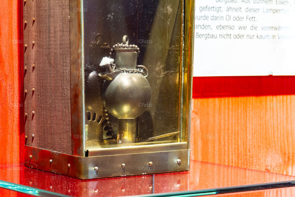 Bergbau-Museum Innen _fatzi_20230908-152626 | Fatzi Bilder-Archiv! 
Die Bilder sind für private Nutzung lizenzfrei. Die kommerzielle Nutzung ist möglich und erwünscht, jedoch bitte ich um vorherige Kontaktaufnahme per E-Mail (info@fatzi.at) oder unter +43 650 7828269 - Realisiert mit Pictrs.com