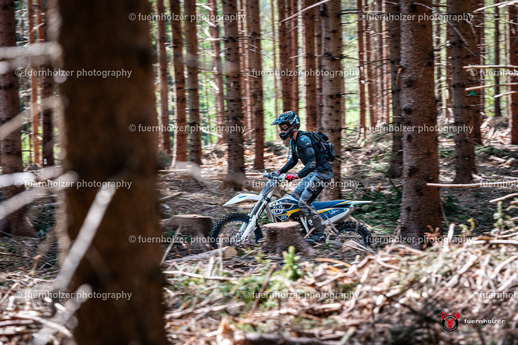 fuernholzer_250501-C2-389 | Fotografische Impressionen von der Red Stag Enduro Extreme by fuernholzer-photography.com. Endurosport in Österreich fotografisch festgehalten von fuernholzer. Auftragsfotografie für Private, Gewerbefotos und Industriefotografie. Eventfotografie, Sportfotografie und Motorsportfotografie. Anbieter von Fotoworkshops, Fototraining, fotografischen Vorträgen und Fotoseminaren.