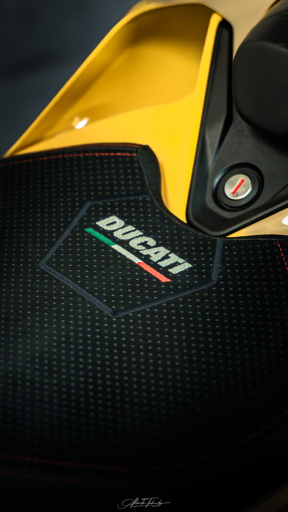 Ducati Panigake V2S | Entdecken Sie die faszinierende Welt von Alexander Tschuncky Arts: Kreative Fotografie, atemberaubende Automobilkunst und hochwertiger Bilderdruck. Lassen Sie sich inspirieren! - Realisiert mit Pictrs.com
