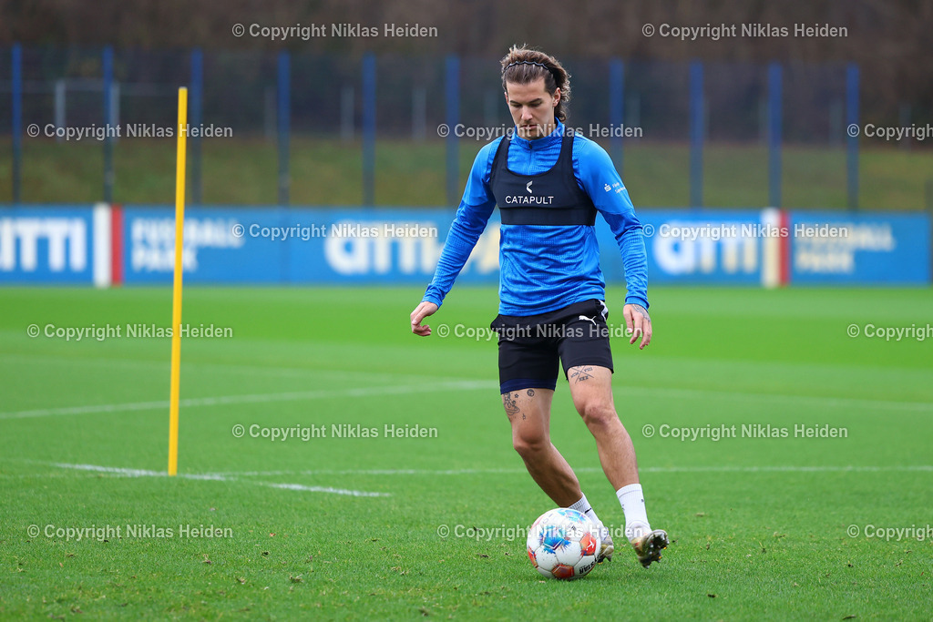 NH_HolsteinKiel_Training_10122025 | #47 John Tolkin (Holstein Kiel)Fußball I Herren I Training I Saison 2025-2026 I Holstein Kiel I 10.12.2025 I Citti-Fußballpark