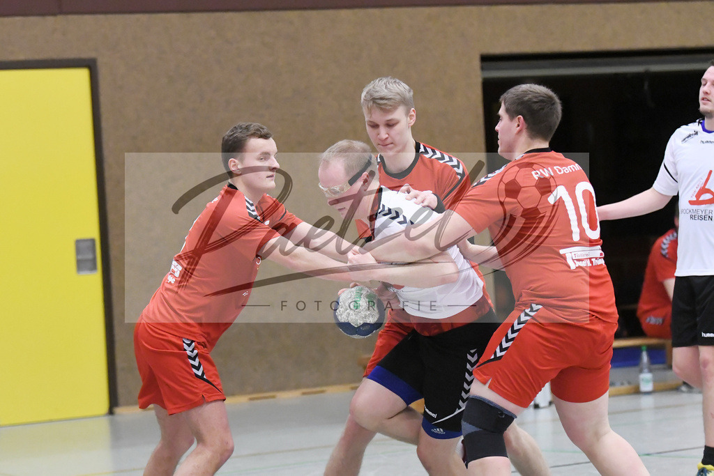 20200125_TEURWD_0038 | Handball, Herren:   beim Spiel der Landesklasse Süd zwischen SG Teuto Handball vs. RW Damme am 25.01.2020 in der Sporthalle-Gellenbeck in Hagen a.T.W., Deutschland.(Foto von Nico Paetzel) - Realisiert mit Pictrs.com