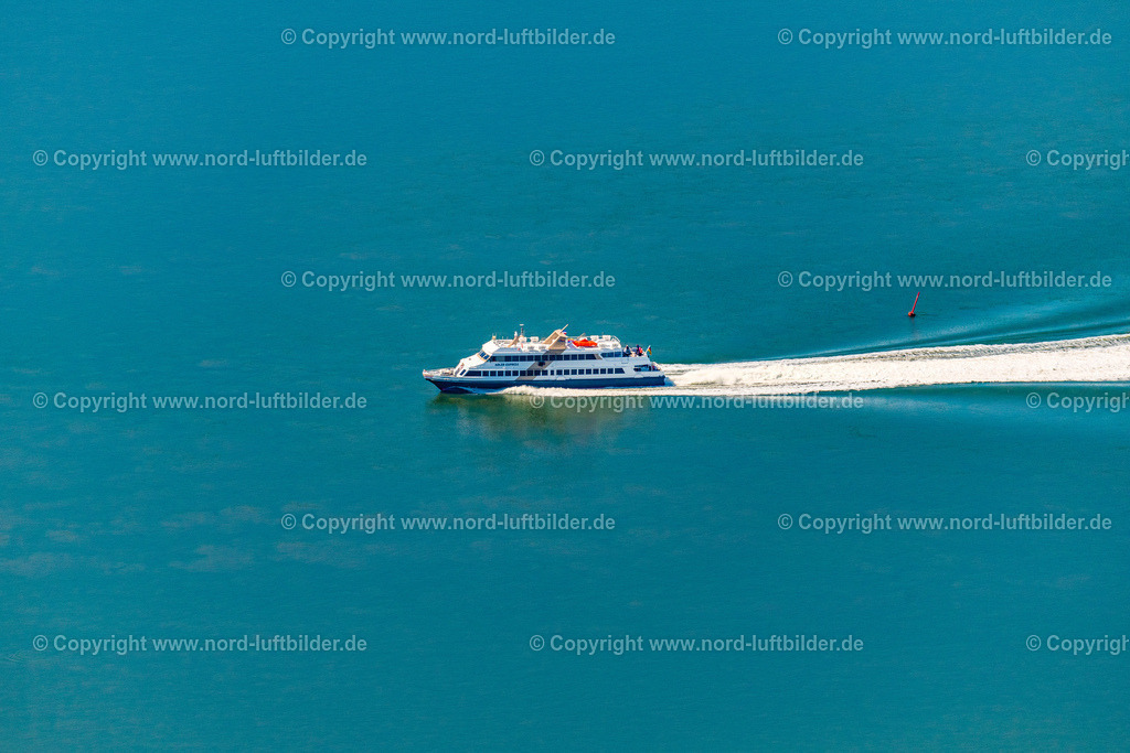 Adler_Express_Adler_Schiffe_ELS_8174130822 | NORDSTRAND 13.08.2022 Passagier- und Fahrgastschiff " Adler Express " in voller Fahrt nähe der Halbinsel Nordstrand im Wattenmeer im Bundesland Schleswig-Holstein, Deutschland. Weiterführende Informationen bei: Adler-Schiffe GmbH & Co. KG. // Passenger ship "Adler Express" at full speed near the peninsula Nordstrand in the Wadden Sea in the state Schleswig-Holstein, Germany. Further information at: Adler-Schiffe GmbH & Co. KG. Foto: Martin Elsen