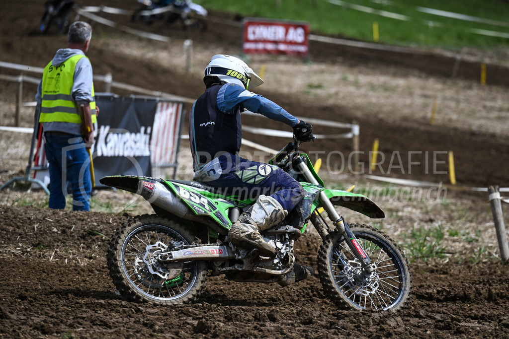 Motocross Schlatt bei Winterthur - 29. April 2023 | #694 Penasa Mario aus Triengen (CH) auf Kawasaki in der Kategorie MX2 am Motocross Schlatt bei Winterthur, 29. April 2023.
Instagram: @mx_schlatt | @mc_wila | @sam_schweiz
Bild: Sportfotografie Markus Aeschimann | www.markus-aeschimann.ch - Realisiert mit Pictrs.com