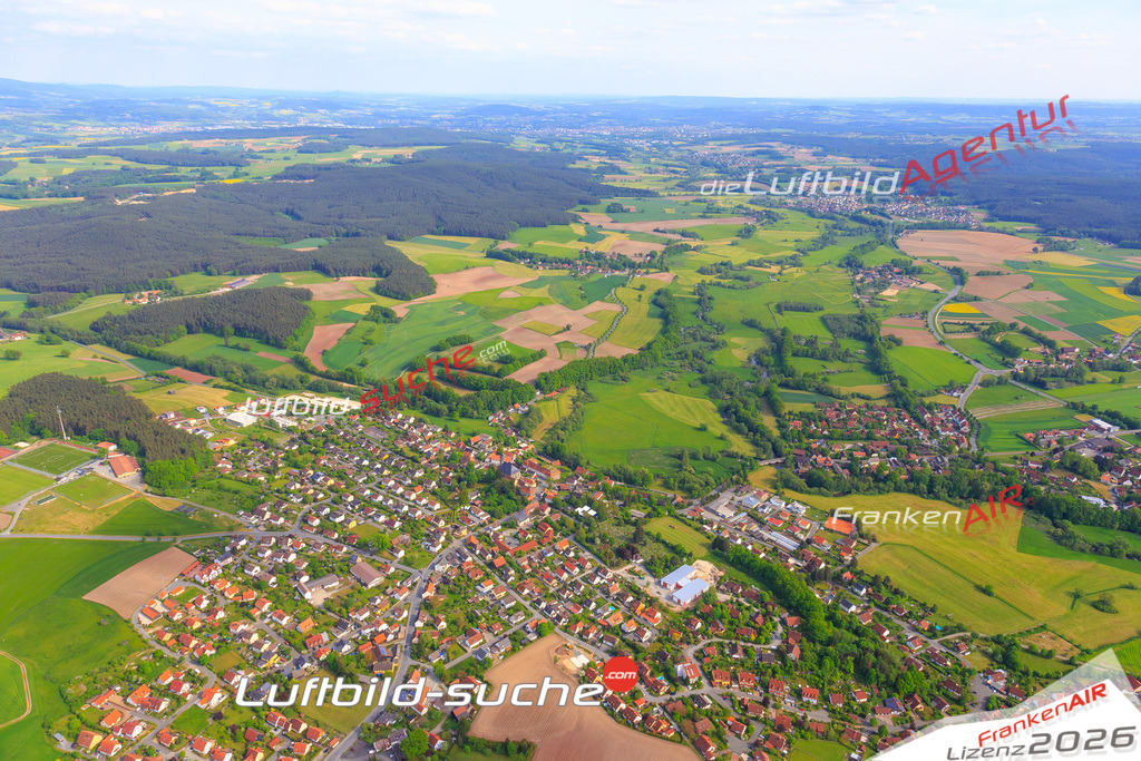 Die Luftaufnahme Hornungsreuth - Neudrossenfeld wurde vom UL-Flugzeug (keine Drohne) aus fotografiert.Hohe Druck- Auflösung-die Geschenkidee!