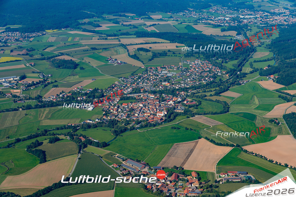 Das Luftbild der Stadt Arnschwang wurde 2021 vom Flugzeug heraus erstellt (keine Drohne) Aufnahmehöhe ca.450 Meter- hohe Bildauflösung und Druck-Qualität garantiert!