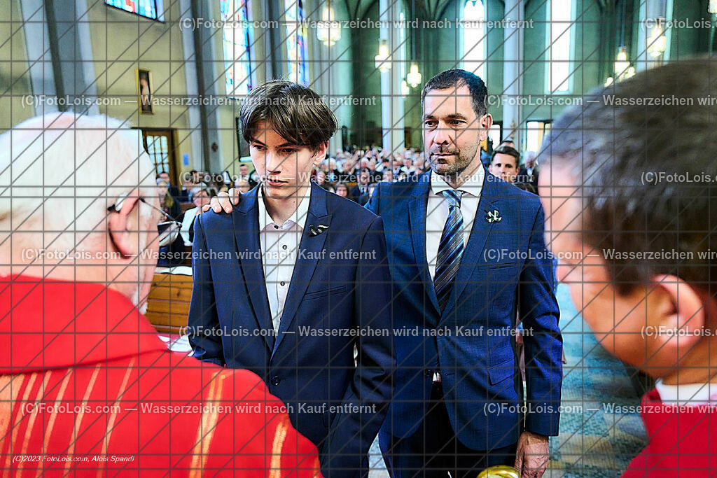 ALP2430_Pfarrfirmung Wieselburg_Sakrament der Firmung | (C)FotoLois.com, Alois Spandl, Pfarrfirmung in Wieselburg mit Firmspender Eduard Gruber (ehemaliger Generalvikar der Diözese St. Pölten), Sa 3. Juni 2023.