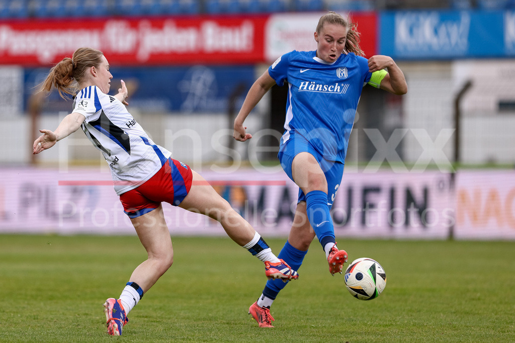 Fussball, 2. Frauen-Bundesliga, SV Meppen - Hamburger SV | v.li.: Carla Morich (Hamburger SV, 10) und Nina Rolfes (SV Meppen, 3) im Zweikampf, Duell, Dynamik, Aktion, Action, Spielszene, DIE DFB-RICHTLINIEN UNTERSAGEN JEGLICHE NUTZUNG VON FOTOS ALS SEQUENZBILDER UND/ODER VIDEOÄHNLICHE FOTOSTRECKEN. DFB REGULATIONS PROHIBIT ANY USE OF PHOTOGRAPHS AS IMAGE SEQUENCES AND/OR QUASI-VIDEO.