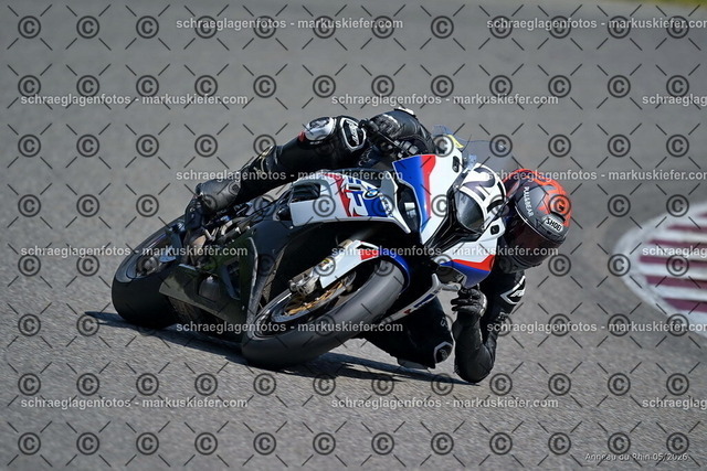 26BT02-1529 | markuskiefer.com - Realisiert mit Pictrs.com