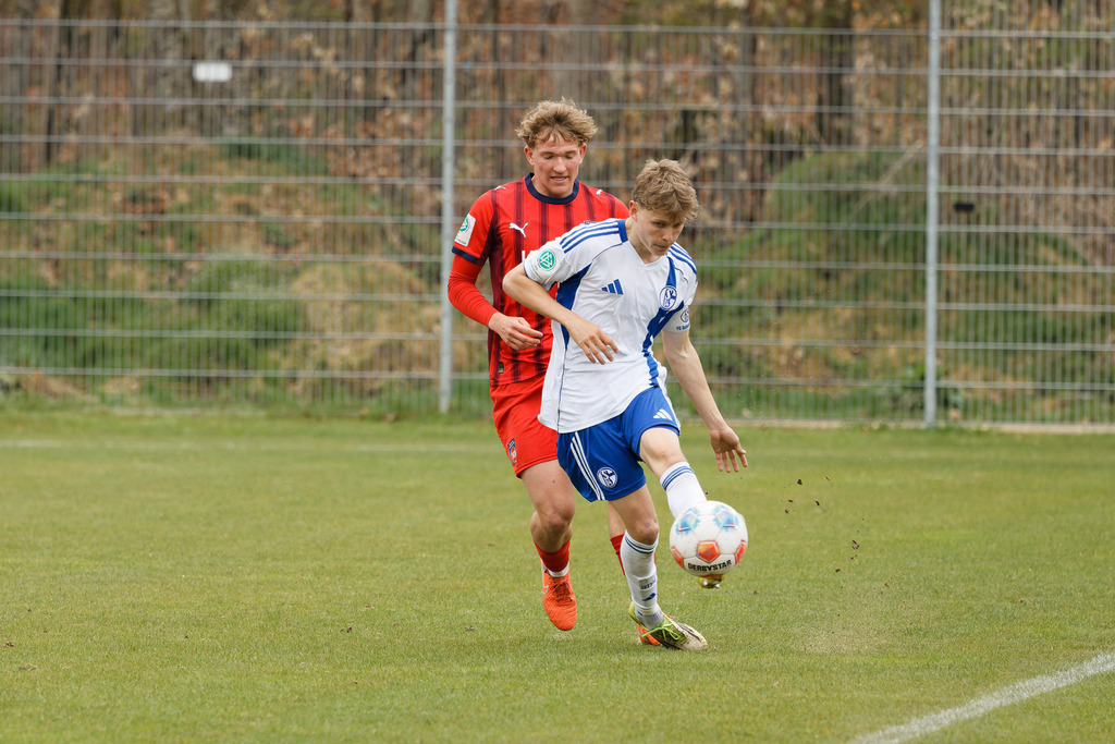20260412-FCHS04_190 | 1.FC Heidenheim 1846 vs. FC Schalke 04, Fußball, U19, A-Junioren, NWL, U19-DFB-Nachwusliga, 2025/2026, 8. Spieltag, 12.04.2026 in Heidenheim, Walter-Birkhold-Jugendstadion (Foto: Michael Bulling) - Realisiert mit Pictrs.com