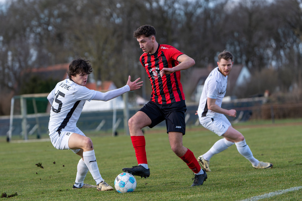Fußball I Herren I Saison 2025-2026 I Bezirksliga Weser-Ems 4 I 21. Spieltag I TuS Frisia Goldenstedt - Vfl Oythe I 3879 | jns.sportfotos - Realisiert mit Pictrs.com
