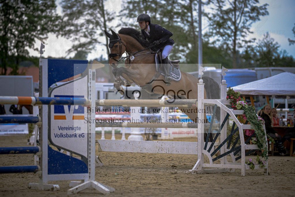 20240505-DOS_2575 | Entdecke hochwertige Reitturnierfotos von Foto Oger. Professionell, emotional und authentisch – jetzt Lieblingsmomente im Shop bestellen.Deutschlandweite Turnierfotografie. - Realisiert mit Pictrs.com