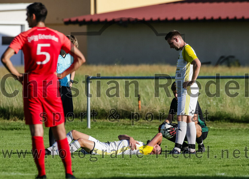 2023-08-18_040_SpVgg_Eichenkofen_gegen_FC_Langenpreising | Erding, Deutschland, 18.08.2023:
Fußball, A-Klasse 2023 / 2024, 3. Spieltag, SpVgg Eichenkofen gegen FC Langenpreising, Endergebnis: 0:2

k.A. (SpVgg Langenpreising, #8), Tobias Empl (SpVgg Langenpreising, #14)

Foto: Christian Riedel / fotografie-riedel.net