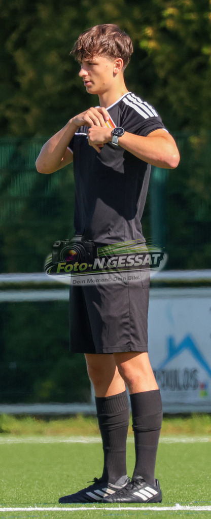 SC Enger - SV Enger-Westerenger | Auf dem Bild zu sehen: Schiedsrichter: Jannis RecheSC Enger, SV Enger-Westerenger, Saison 26/27, Kreisliga A, Enger, Deutschland - Realisiert mit Pictrs.com