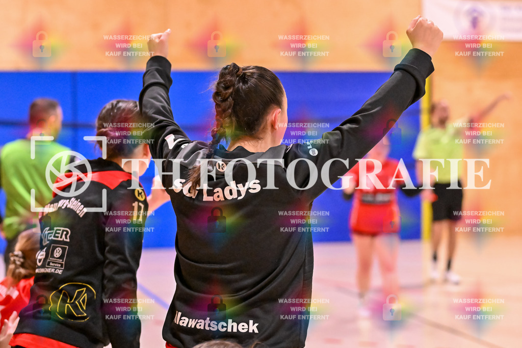 GER, SG Maulburg/Steinen - SG Muggensturm/Kuppenheim, Handball, Suedbadenliga, 17. Spieltag, Saison 2023/2024, 09.03.2024 | Jubel von der Bank aus.

GER, SG Maulburg/Steinen - SG Muggensturm/Kuppenheim, Handball, Suedbadenliga, 17. Spieltag, Saison 2023/2024, 09.03.2024

Foto: TH Fotografie/Thomas Hess
