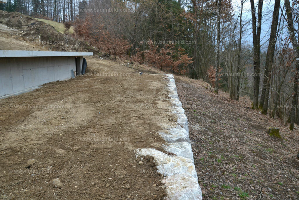 bib-lg25-aussenanlagen-0006 | Nach LV-Leistungsgruppen sortierte Detailfotos über den Bau eines Hauses. Alle Hausbau-Bilder direkt vom Urheber und Autor der Website Haus-Selber-Bauen.com