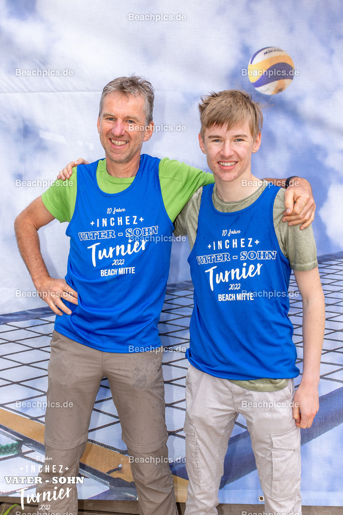 2022-00063170-Vater-Sohn-Turnier-Teamfotos-2 | 26.05.2022; Berlin Foto: Gerold Rebsch - www.beachpics.de