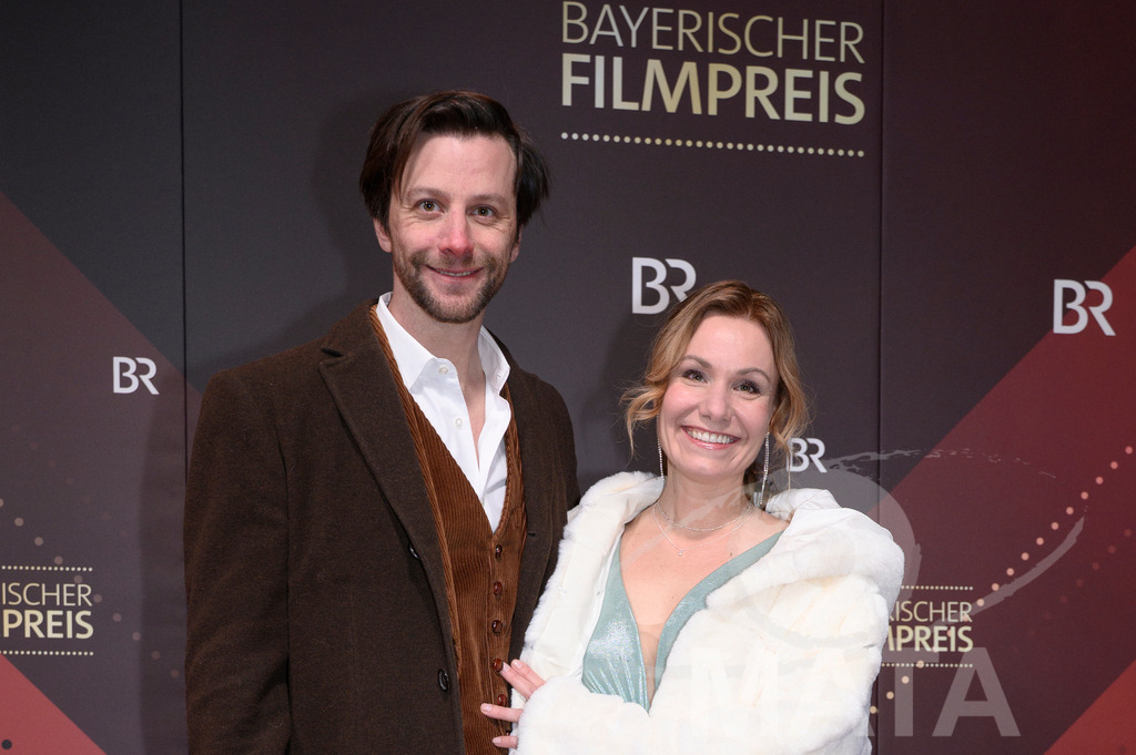_DWI5052 | Jonathan Beck und Isabell Stern bei der Verleihung des 47. Bayerischen Filmpreises 2026  im Prinzregententheater. München, Deutschland. Der Bayerische Filmpreis wird seit 1979 von der Bayerischen Staatsregierung verliehen, um die Bedeutung des Kinofilms als Kulturgut herauszustellen - Realisiert mit Pictrs.com