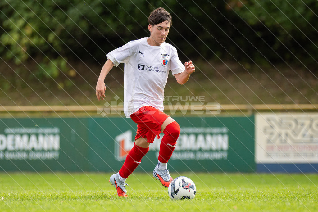 20250920_Picselweb-Fotografie_1R3_1759 | JFV D/A &amp; Stade - VfB Oldenburg0:1 VfB no70:2 VfB no70:3 VfB JFV Eigentor0:4 VfB no70:5 VfB no71:5 JFV no3 Jaric Jimenez-Voss2:5 JFV no9 Janko Sylvester3:5 JFV no16 Damian Elias Mihro Burekovic - Realisiert mit Pictrs.com