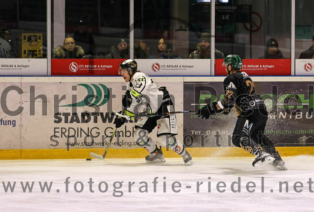 2024-02-16_019_TSV_Erding_gegen_ERSC_Amberg | Erding, Deutschland, 16.02.2024:
Eishockey, Bayernliga Playoffs 2023 / 2024, 1. Spieltag, TSV Erding gegen ERSC Amberg, Endergebnis: 1:2

Jakub Kania (Erding Gladiators, #22)

Foto: Christian Riedel / fotografie-riedel.net